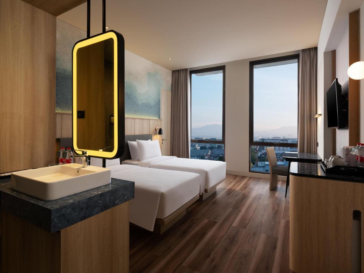 Hotel Santika Pasirkaliki Бандунг Екстериор снимка